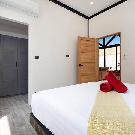 Trendy & New 19M Oxygen Pool Villa Sunset Garden 10 In Rawai Ban Saiyuan Exterior foto